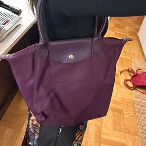 LONGCHAMP LE PLIAGE PURPLE BAG MEDIUM SIZED! PERFECT EVERYDAY BAG - BARELY USED